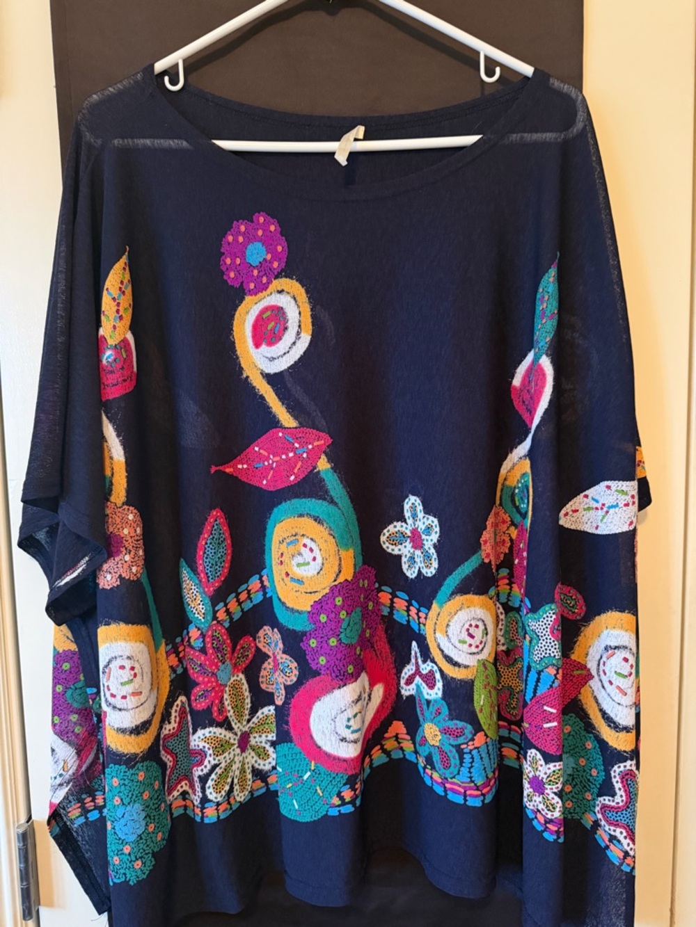 Do everything in love Black Branded Label Top